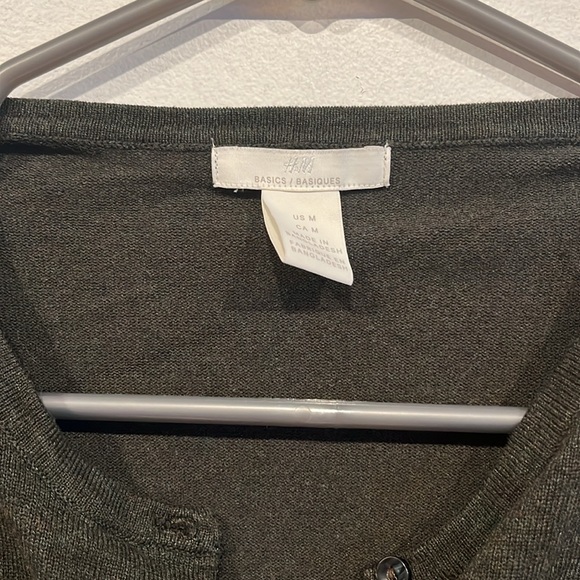 h&m forest green cardigan in size medium. - Picture 2 of 6